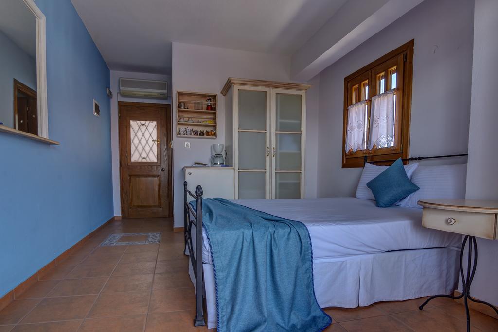 Niriides Hotel Амоляни Екстериор снимка