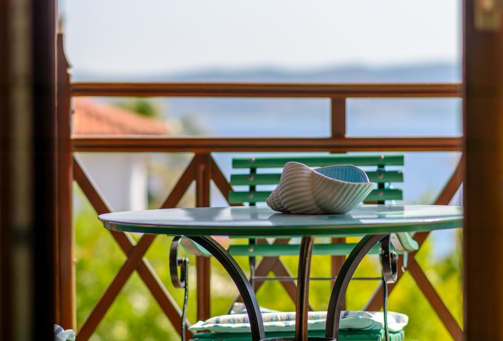 Niriides Hotel Амоляни Екстериор снимка