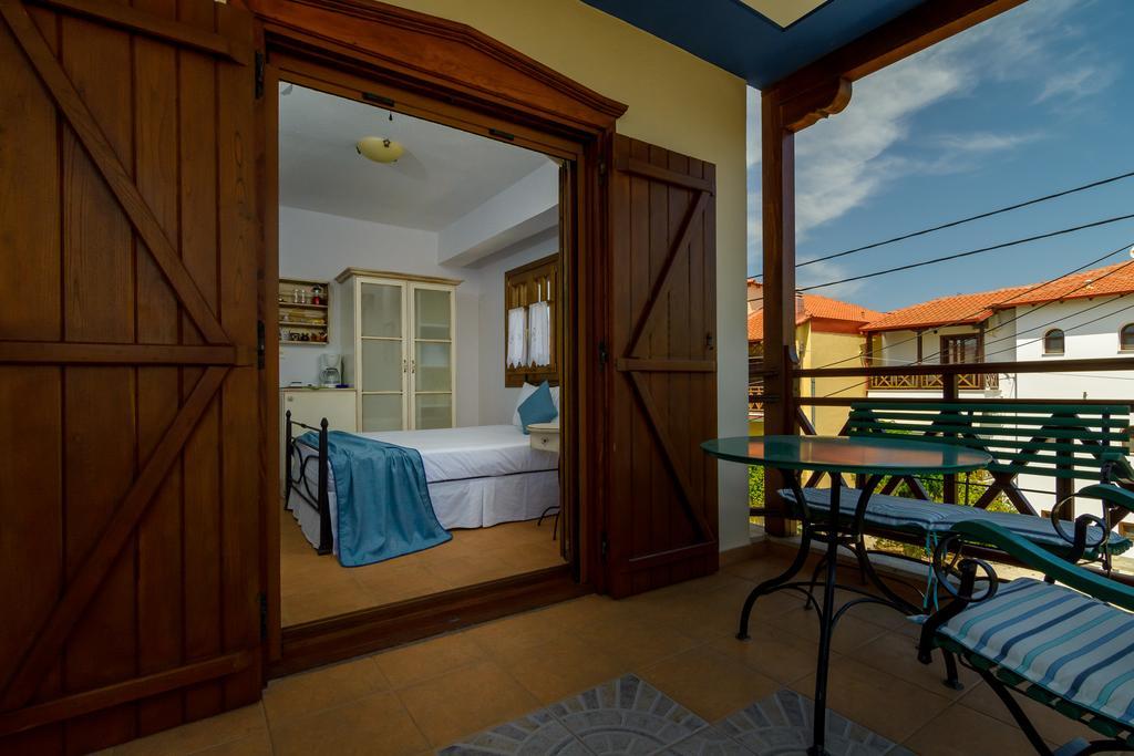 Niriides Hotel Амоляни Екстериор снимка