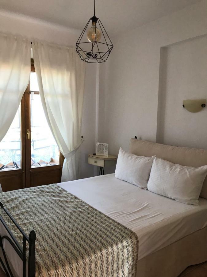 Niriides Hotel Амоляни Екстериор снимка
